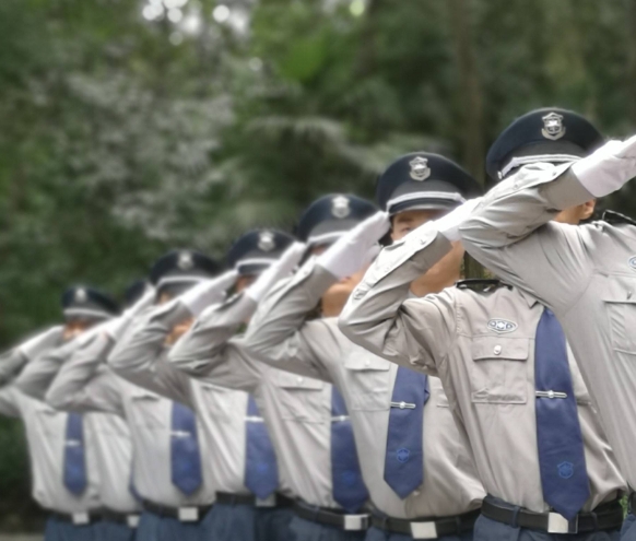 物業(yè)保安是物業(yè)管理中維護(hù)小區(qū)、商業(yè)綜合體、寫字樓等場所公共安全和秩序的重要力量